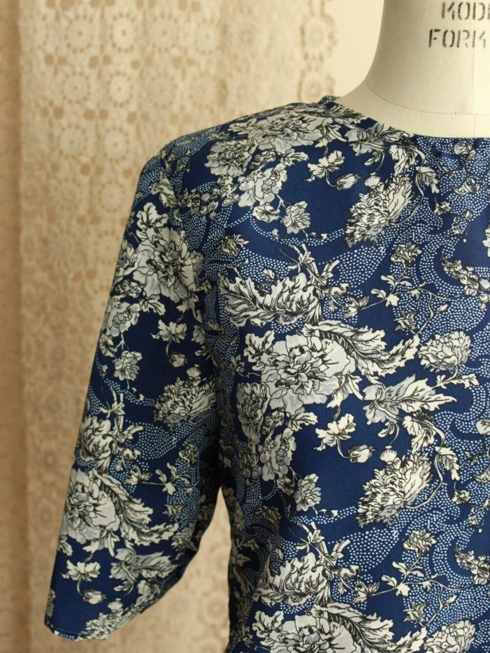 Vintage 1990s Blouse, Norton McNaughton Blue And White Floral Print Top, Keyhole - Picture 4 of 11